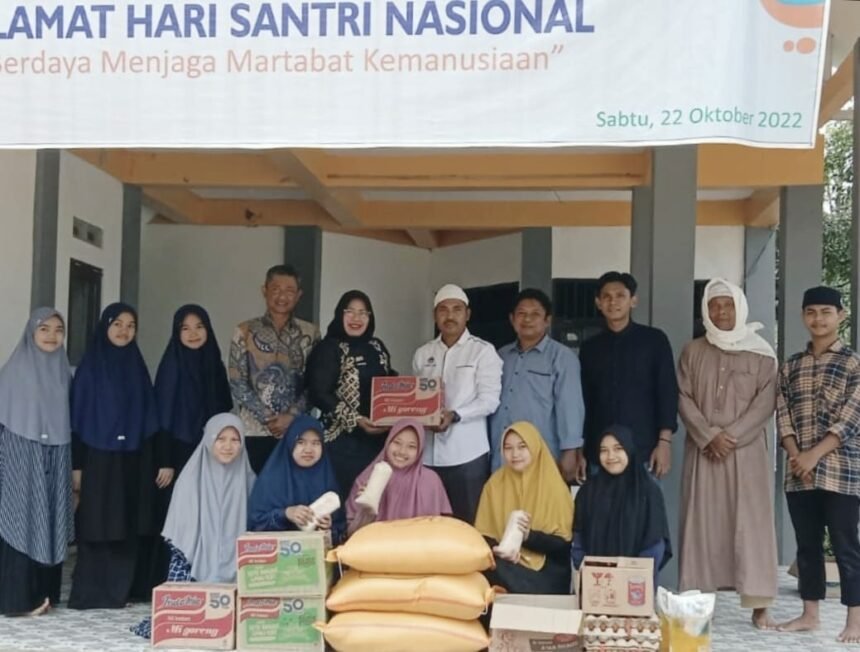 Peduli Sesama Kadis PUPR Bagikan Paket Sembako Ke Ponpes At Taqwa