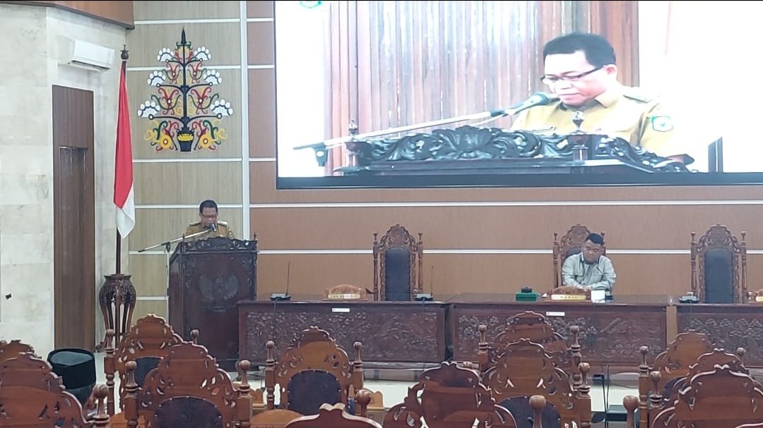 Pj Bupati Kapuas Erlin Hardi Sampaikan LKPJ Anggaran Tahun 2023