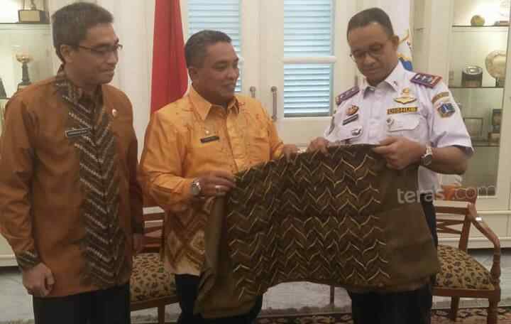 Pasukan SS6 'Serbu' Anies Baswedan 3 bordir