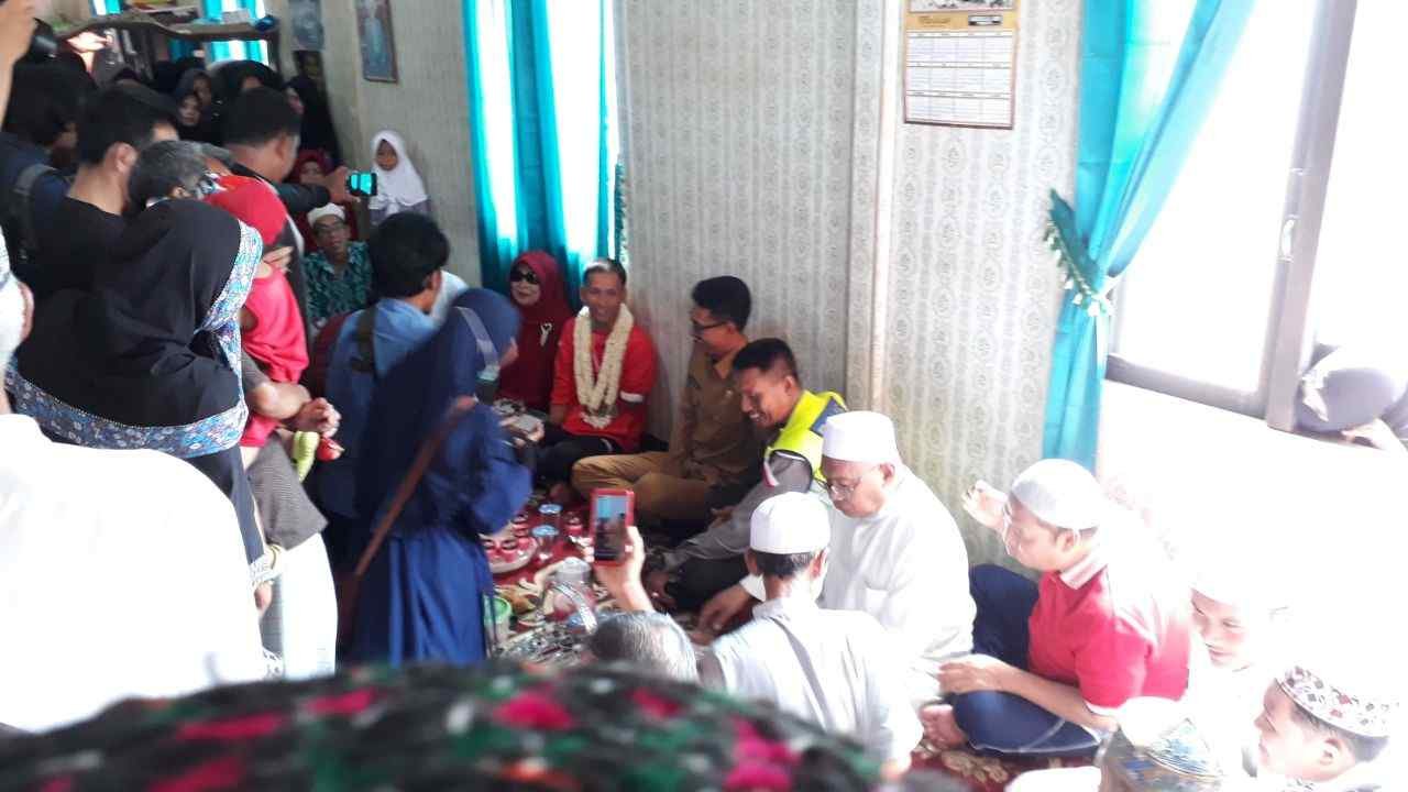 Ratusan Warga Pasayangan Sambut Kedatangan Atlet Defabel Balap Sepeda 2 WhatsApp Image 2018 10 15 at 12.54.46