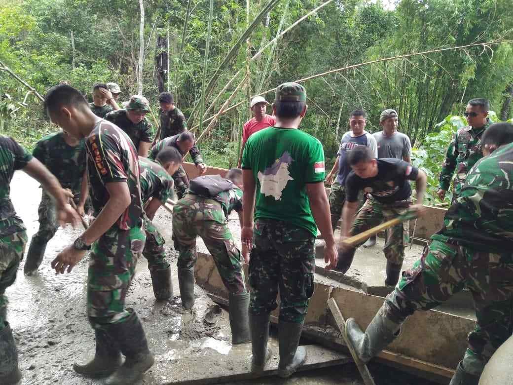 TMMD Kodim 1003 Kandangan : Pengecoran Jembatan di Titik 1100 M 2 WhatsApp Image 2018 11 06 at 22.56.18