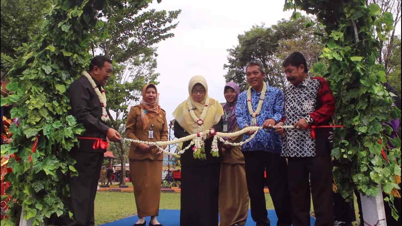 Ketua DPRD Banjarbaru Tersenyum Saat di SMAN 2 Banjarbaru 2 WhatsApp Image 2018 11 19 at 2.50.51 AM