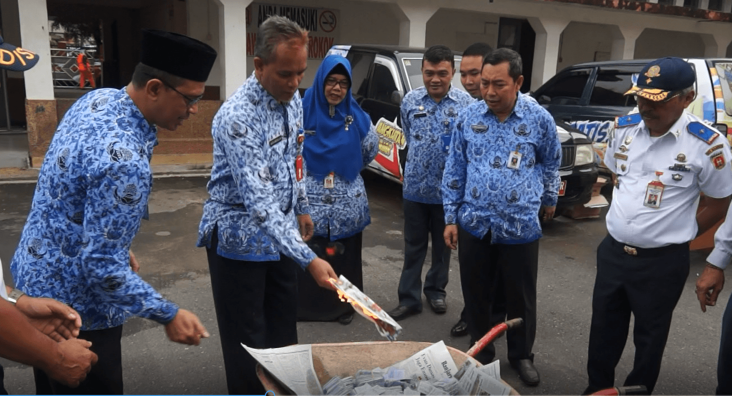 Ribuan KTP Dibakar Di Disdukcapil Kota Banjarbaru 2 effef
