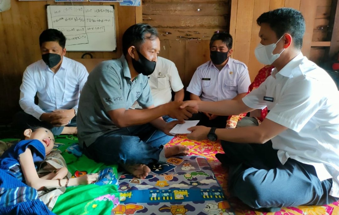 Wabup Batola Kunjungi Anak Pengidap Celebral Palsy 2 IMG 20210106 213106