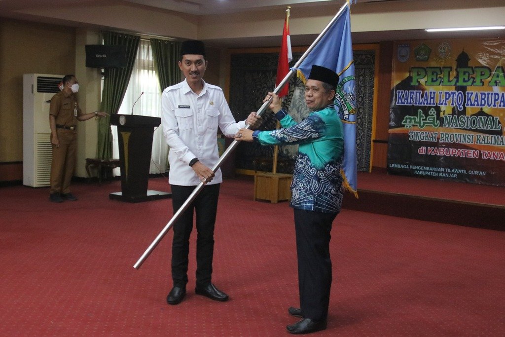 Bupati Banjar Saidi Mansyur lepas kafilah LPTQ Kabupaten Banjar yang akan berlaga di MTQ Tingkat Kalsel di Tanah Bumbu