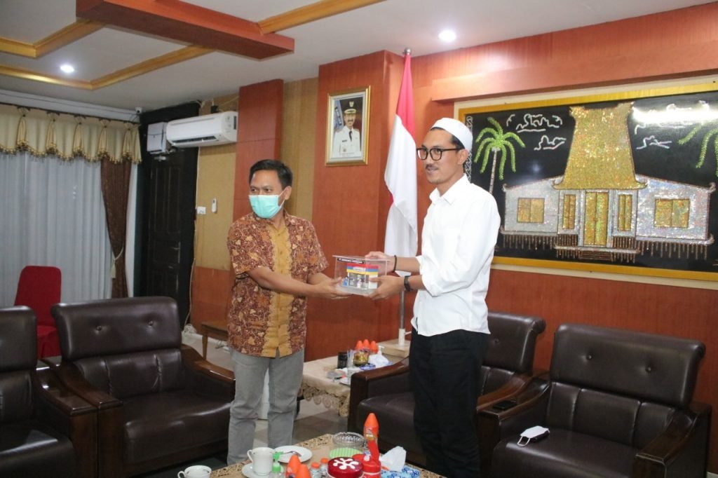 Saat kunjungi Bupati Banjar Manajemen Indomaret Kalselteng nyatakan siap menampung produksi olahan UMKM di jaringan toko ritel modern yang berdiri tahun 1988 ini