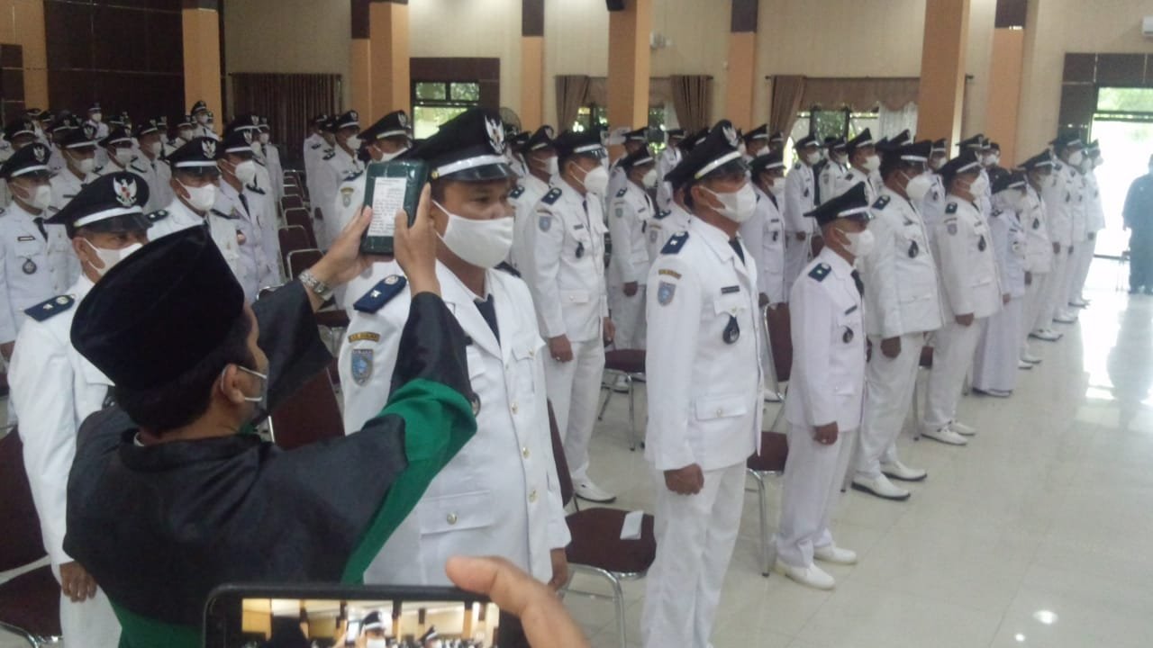 140 orang Pembakal terpilih dalam Pilkades 2021 akhirnya resmi dilantik Bupati Banjar Saidi Mansyur