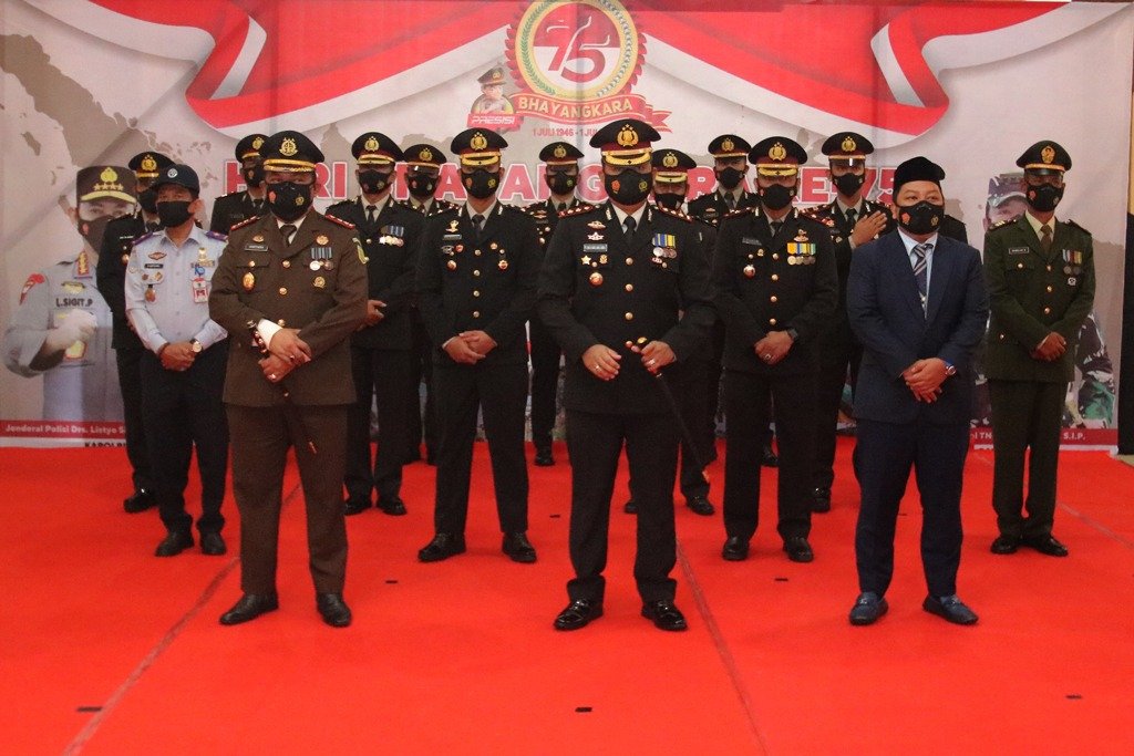 Peringatan Hari Bhayangkara ke 75 di Polres Banjar dirayakan dengan syukuran