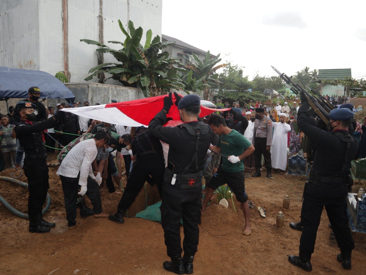 Pimpin Upacara Pemakaman Bharatu Supian, Ini Ungkapan Kapolres Tabalong 2 IMG 20211015 WA0010
