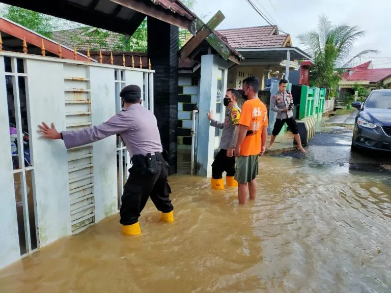 Cek lokasi Banjir, Kapolres Tabalong Sampaikan Hal Ini 2 IMG 20211103 WA0010