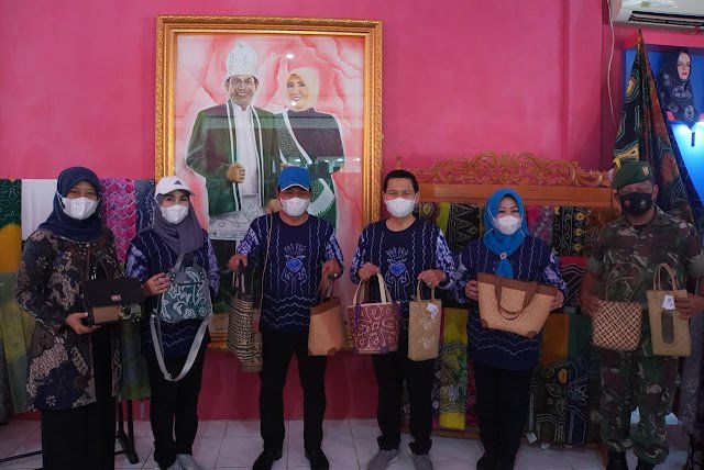 Bupati Abdul Hadi Resmikan Gedung Rest Area Dekranasda 2 BLG Dekranasda Anyaman