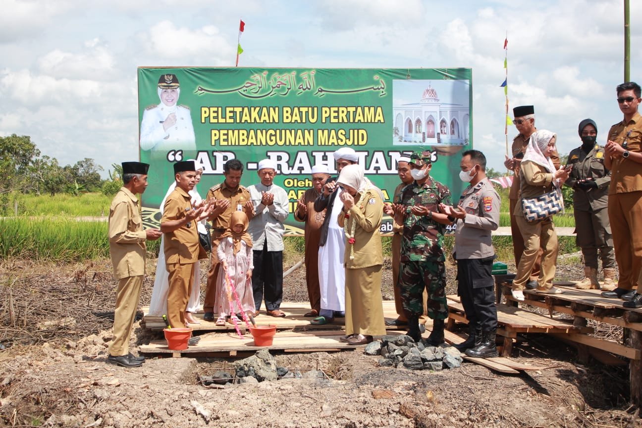 Bupati Batola Letakkan Batu Pertama Pembangunan Masjid Ar-Rahman ...