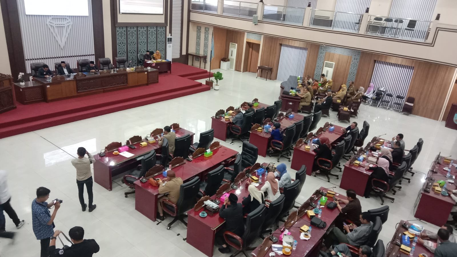 Rapat Paripurna DPRD Kabupaten Banjar Molor, Absen Terisi Anggota Dewan ...