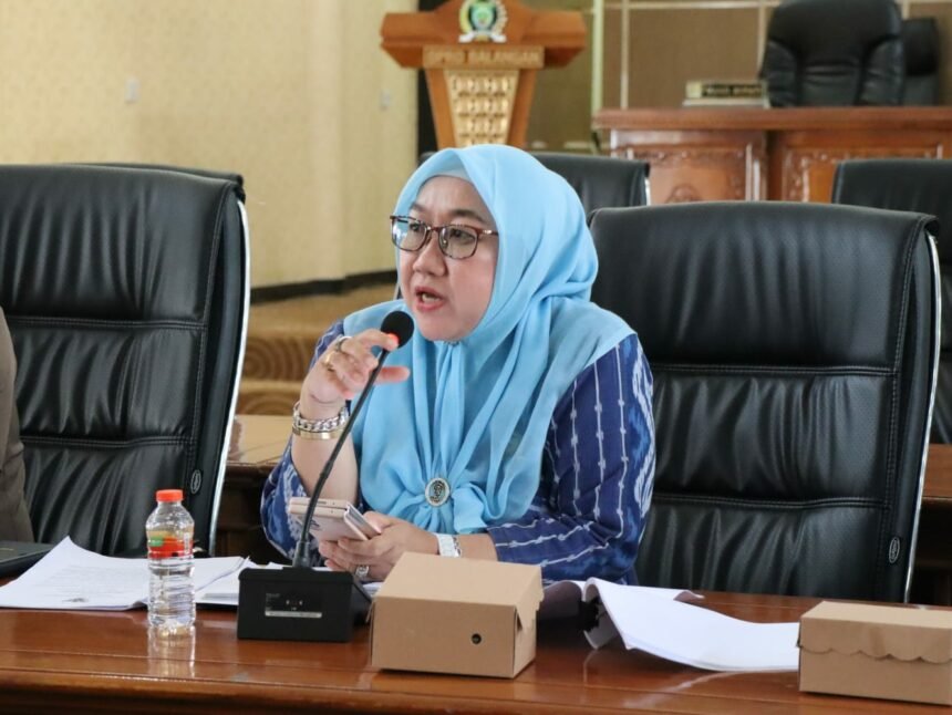 Ketua Komisi II DPRD Balangan Nur Fariani mengimbau masyarakat agar lebih teliti dalam melakukan transaksi pembelian hewan kurban