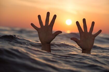 15 41 19 drowning 5654815 1280