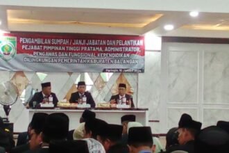 Bupati Balangan H Abdul Hadi menghadiri acara pelantikan Pejabat Pimpinan Tinggi Pratama dan Pejabat Administrator di lingkungan Pemerintah Kabupaten Balangan di Aula Mayang Maurai
