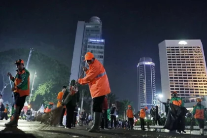 sampah tahun baru di jakarta 1