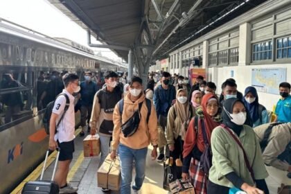penumpangkereta1 840x576