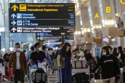 nuansa natal di bandara soekarno hatta 3 169