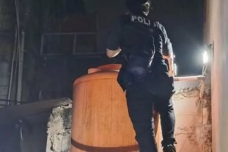 polisi lakukan penyelidikan mayat dalam toren di pondok aren fo 840x576