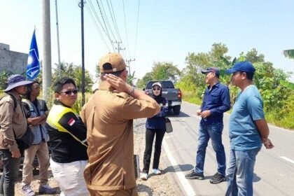 Sekretaris Fraksi PAN DPRD Batola Junaidin melakukan monitoring jalan