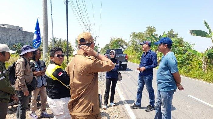 Sekretaris Fraksi PAN DPRD Batola Junaidin melakukan monitoring jalan