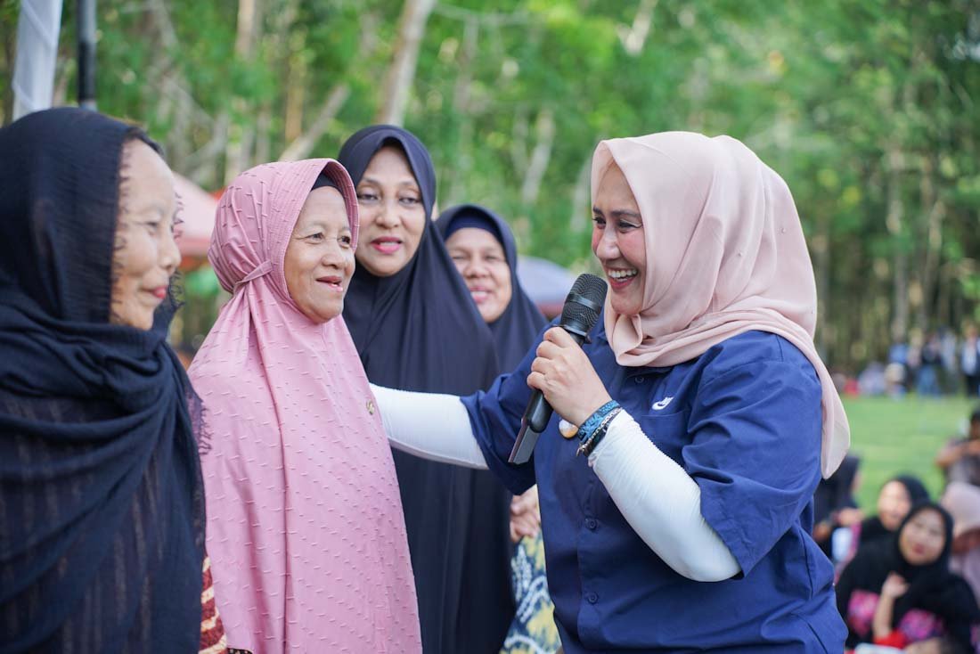 Rasakan Pembangunan Nyata, Warga 12 Desa di Pengaron Kompak Dukung Saidi Mansyur-Said Idrus 2 BCE03675