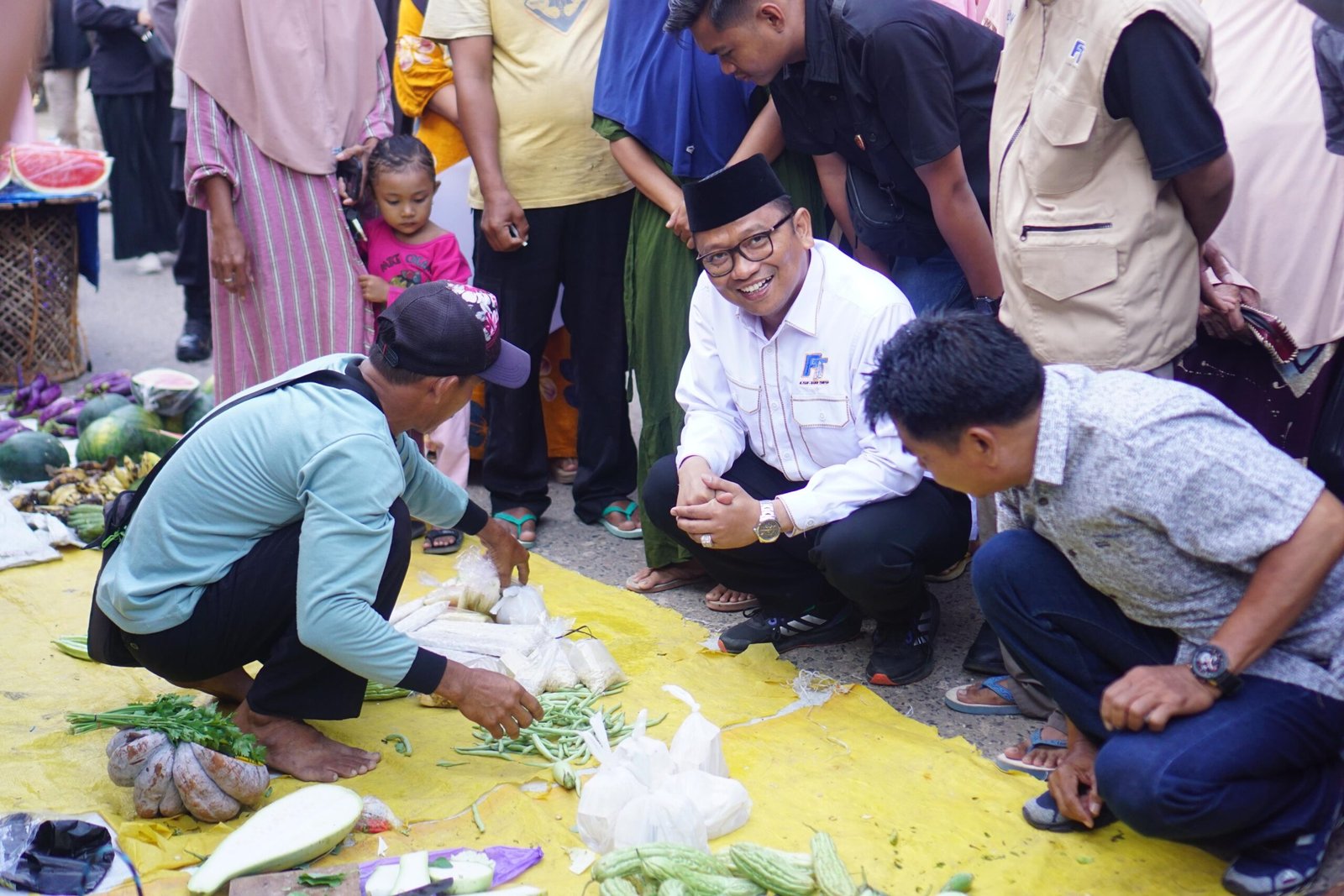 Program H. Fani - Habib Taufan Bikin Warga Tabalong Antusias 2 h fani habib taufan blusukan ke pasar pasar di tabalong 1 scaled