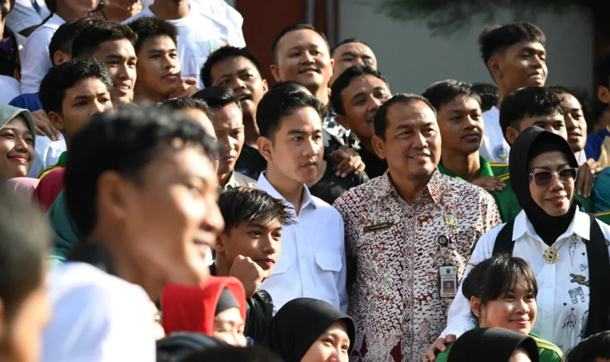 Tinjau SMAN Olahraga Jawa Timur