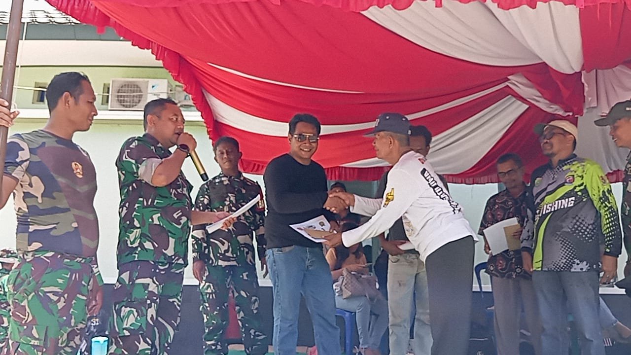 Kolaborasi TNI dan Masyarakat, Lomba Mancing Beramal Bawa Berkah di Karang Bintang 2 1000092817