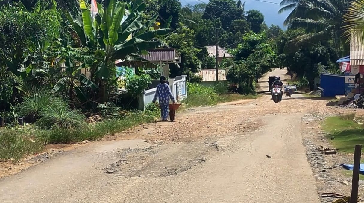 Dari Desa ke Bupati. Usulan Perbaikan Jalan Menggema di Musrenbang Pulau Laut Timur 2 1000098455