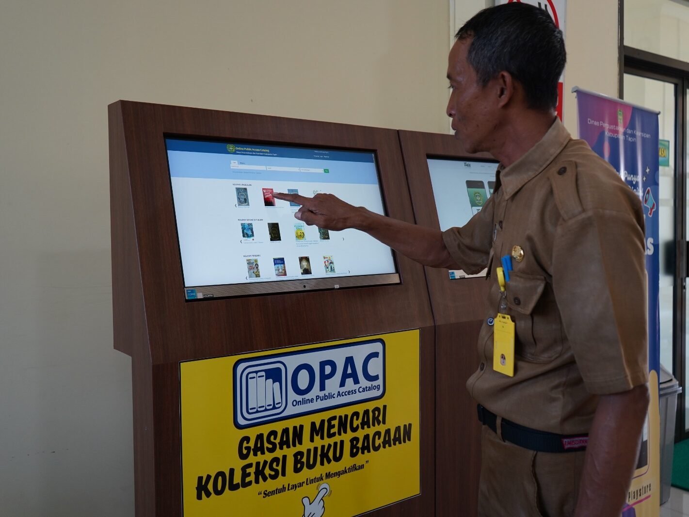 Digitalisasi Layanan, DISPUSTARSIP Tapin Resmi Luncurkan OPAC 2 WhatsApp Image 2025 07 29 at 07.46.51 edited