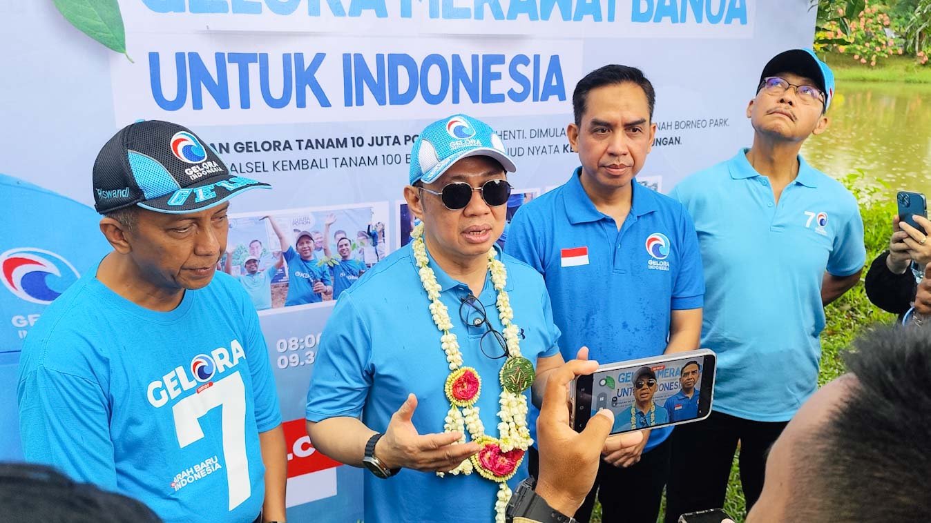 HUT ke-6, Partai Gelora Tunjukkan Aksi Nyata Lewat Gerakan Tanam Pohon di Banjarbaru 2 IMG 20251211 WA0019