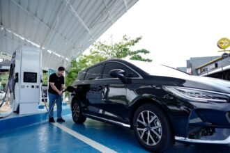 Pelanggan Mengisi SPKLU du Sumatra