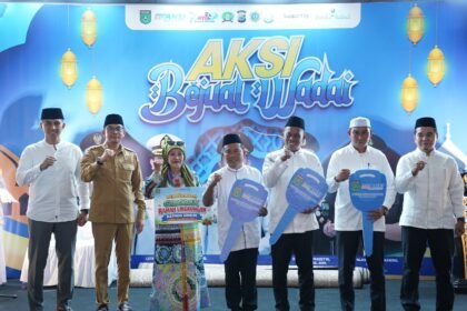 1773362036 Bupati Andi Rudi Latif Anugerahkan Adipura Lokal Salurkan Gerobak UMKM