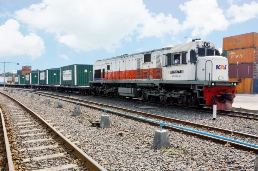 Jenis Angkutan Kereta Api Logistik