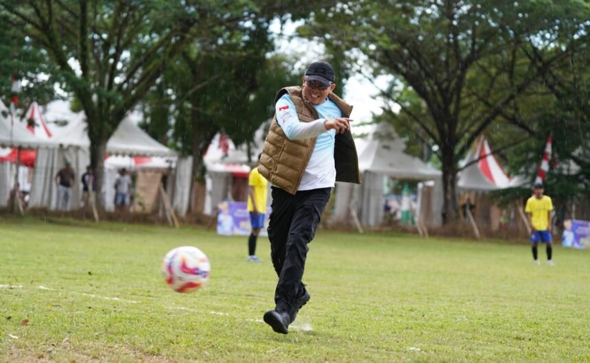 1775789257 Bupati Andi Rudi Latif Resmi Buka Turnamen Sepakbola Piala Bupati