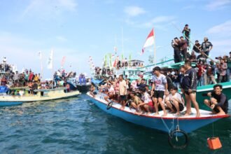 1777291769 Ribuan Wisatawan Padati Puncak Pesona Budaya Mappanre Ri Tasie 2026