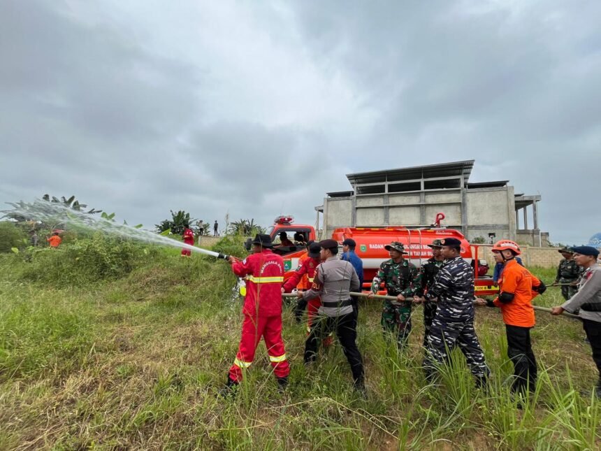 1777424728 Peringati HKB 2026 Pemkab Tanah Bumbu Gelar Simulasi Penanganan Karhutla