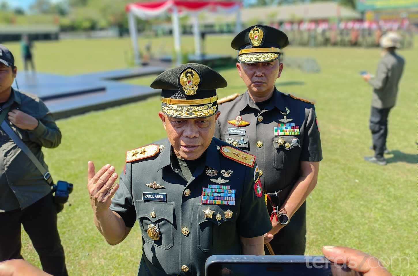 91 Bintara Dilantik, Pangdam Tambun Bungai Tekankan Peran Prajurit Dukung Batalyon Teritorial Kalimantan 2 IMG 20260424 104612