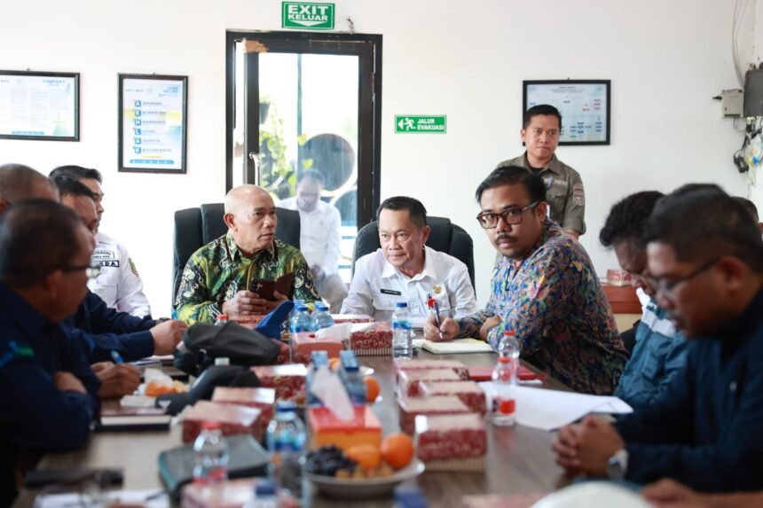 1777676112 FGD Progres Jembatan Penghubung Kotabaru – Tanah Bumbu Bupati Andi