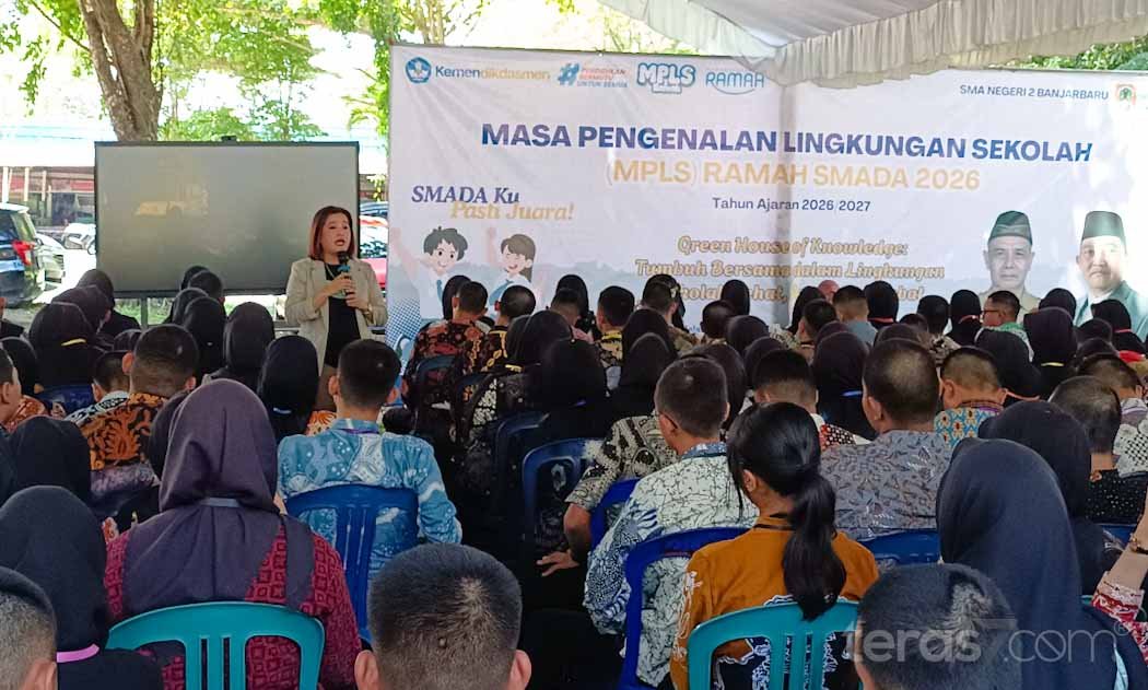 Dari Lapangan Basket ke Parlemen, Emi Lasari Tanamkan Mental Pantang Menyerah di MPLS SMAN 2 Banjarbaru 2 IMG 20260715 122501