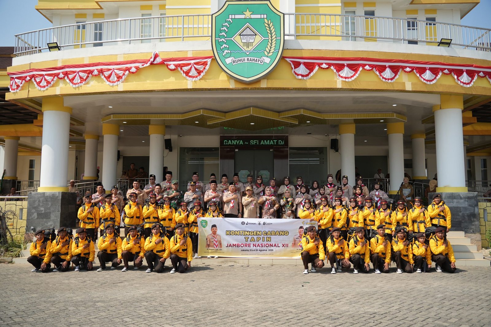 Bupati Yamani Lepas 51 Pramuka Tapin ke Jamnas XII, Juanda: Harumkan Nama Daerah 2 116523 scaled
