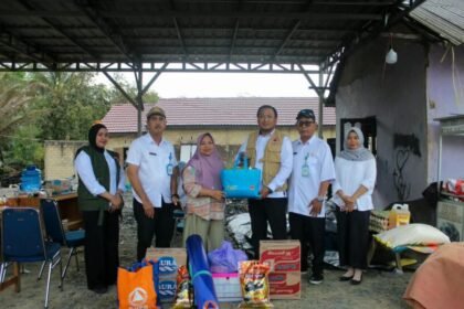 1787220171 Bupati Andi Rudi Latif Salurkan Bantuan bagi Korban Kebakaran di 850x550 1