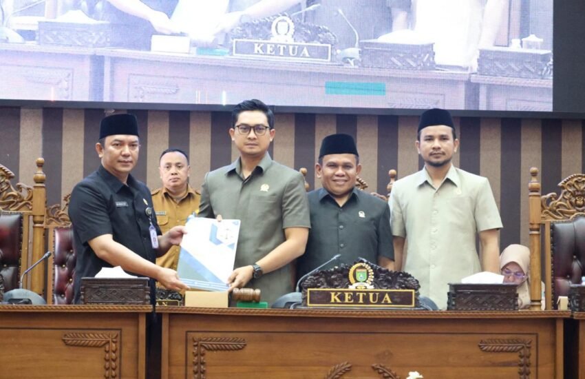 Pemkab Tanah Bumbu Sampaikan Dua Raperda ke DPRD 850x550 1