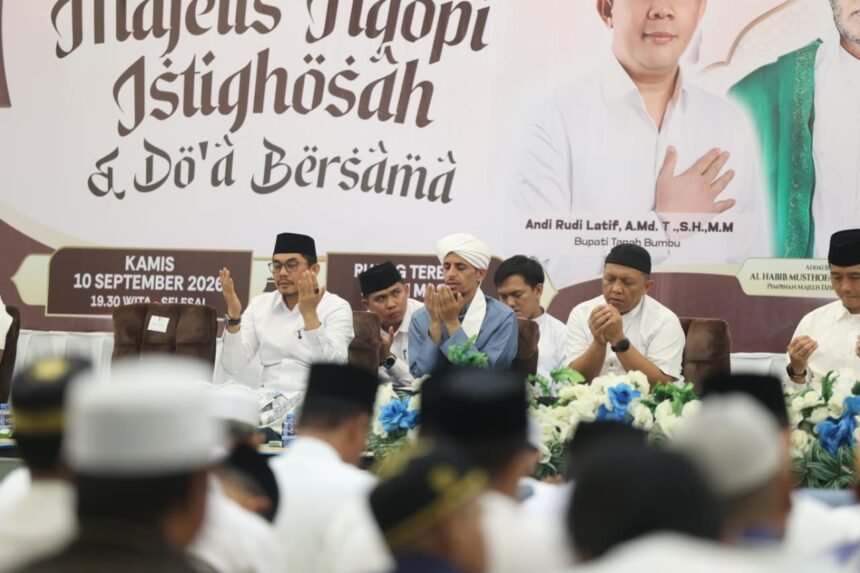 Pemkab Tanah Bumbu gelar istighosah dan doa bersama di Masjid Al Falah masyarakat dan pemerintah berdoa hadapi kemarau dan karhutla 4