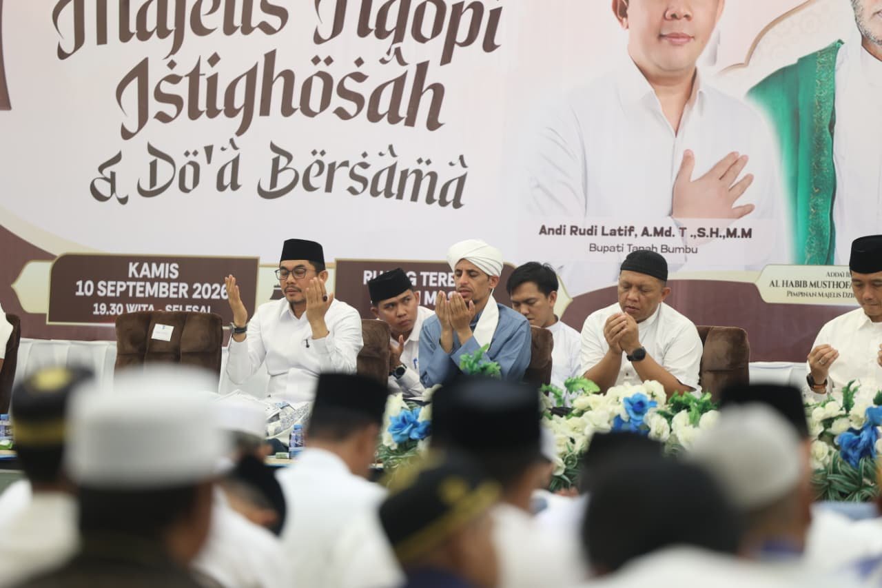 Pemkab Tanah Bumbu gelar istighosah dan doa bersama di Masjid Al Falah masyarakat dan pemerintah berdoa hadapi kemarau dan karhutla 4