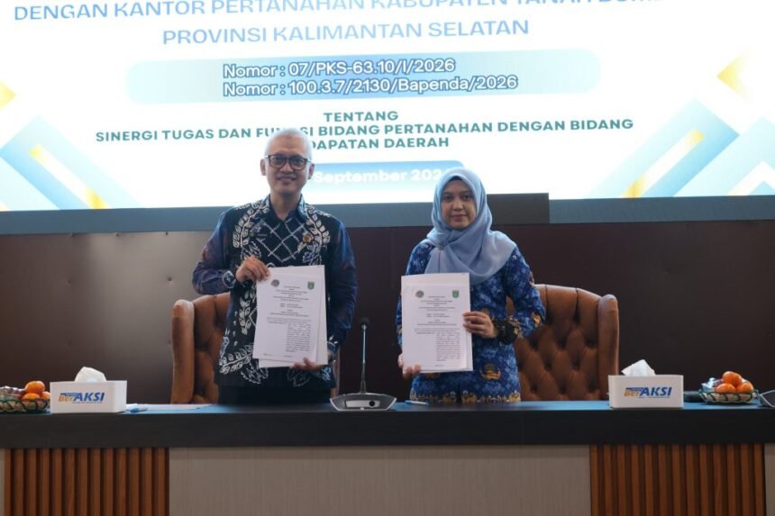 Penandatanganan kerja sama antara Bapenda Tanah Bumbu dan Kantor Pertanahan 1024x682 1