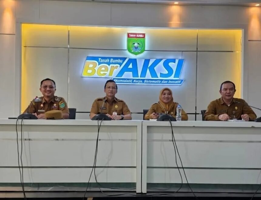 1791447183 Tanah Bumbu Launching Dashboard AKSI SIMPATI untuk Pengelolaan Sampah Terpadu