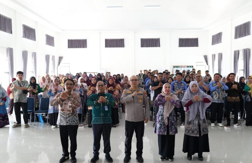 1791468046 100 Calon Agen Perlinsos Ikuti Aktivasi IKD di Kecamatan Kusan 850x550 1
